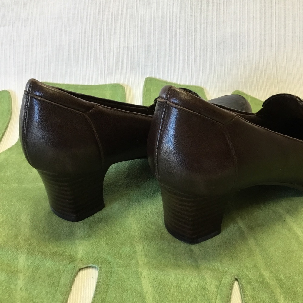 Trotters Brown Low Heels(2”) - Picture 7 of 9